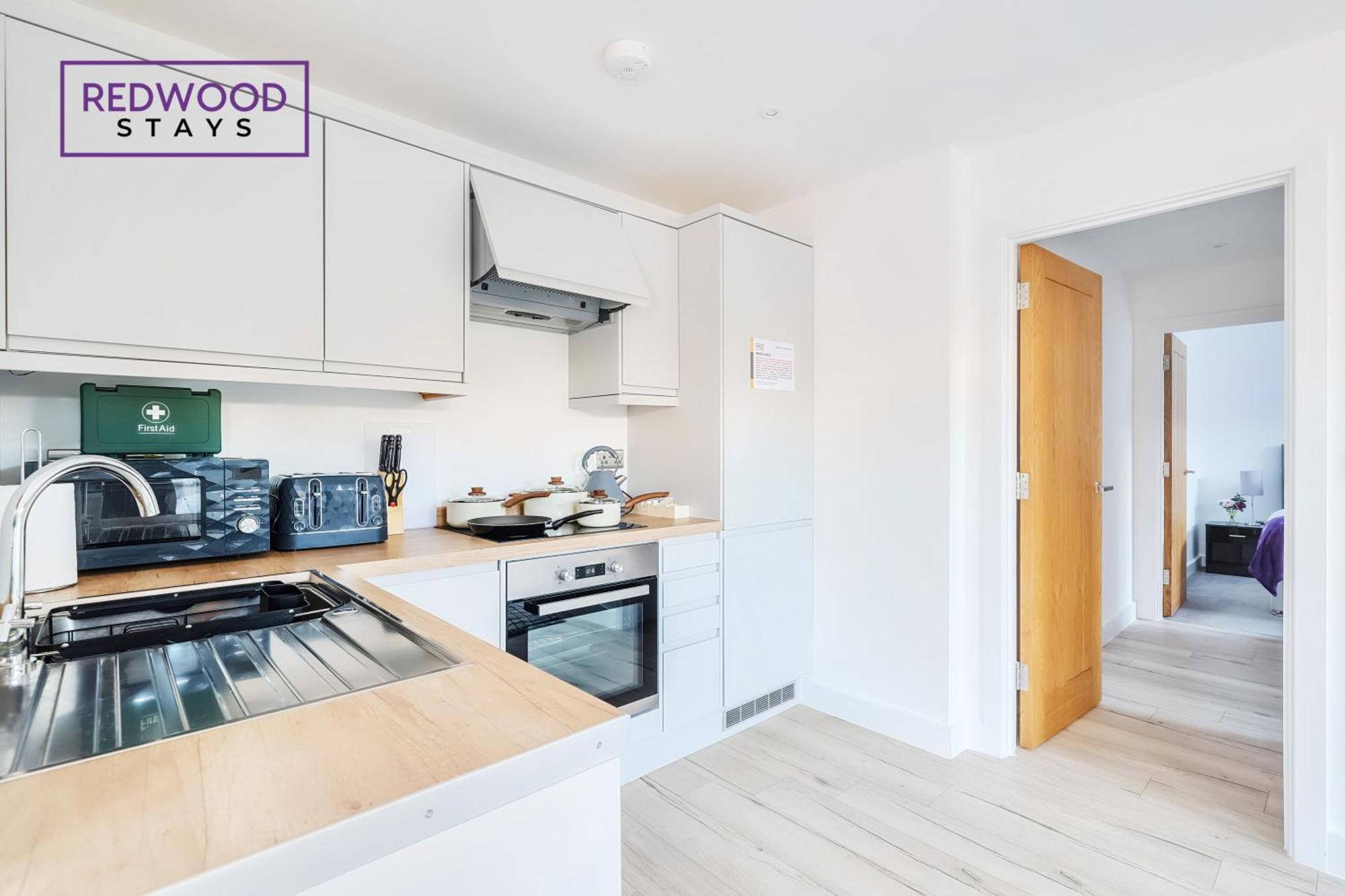 Modern Serviced Apartments For Contractors & Families With Free Parking, Wifi & Netflix By Redwood Stays Basingstoke Ngoại thất bức ảnh