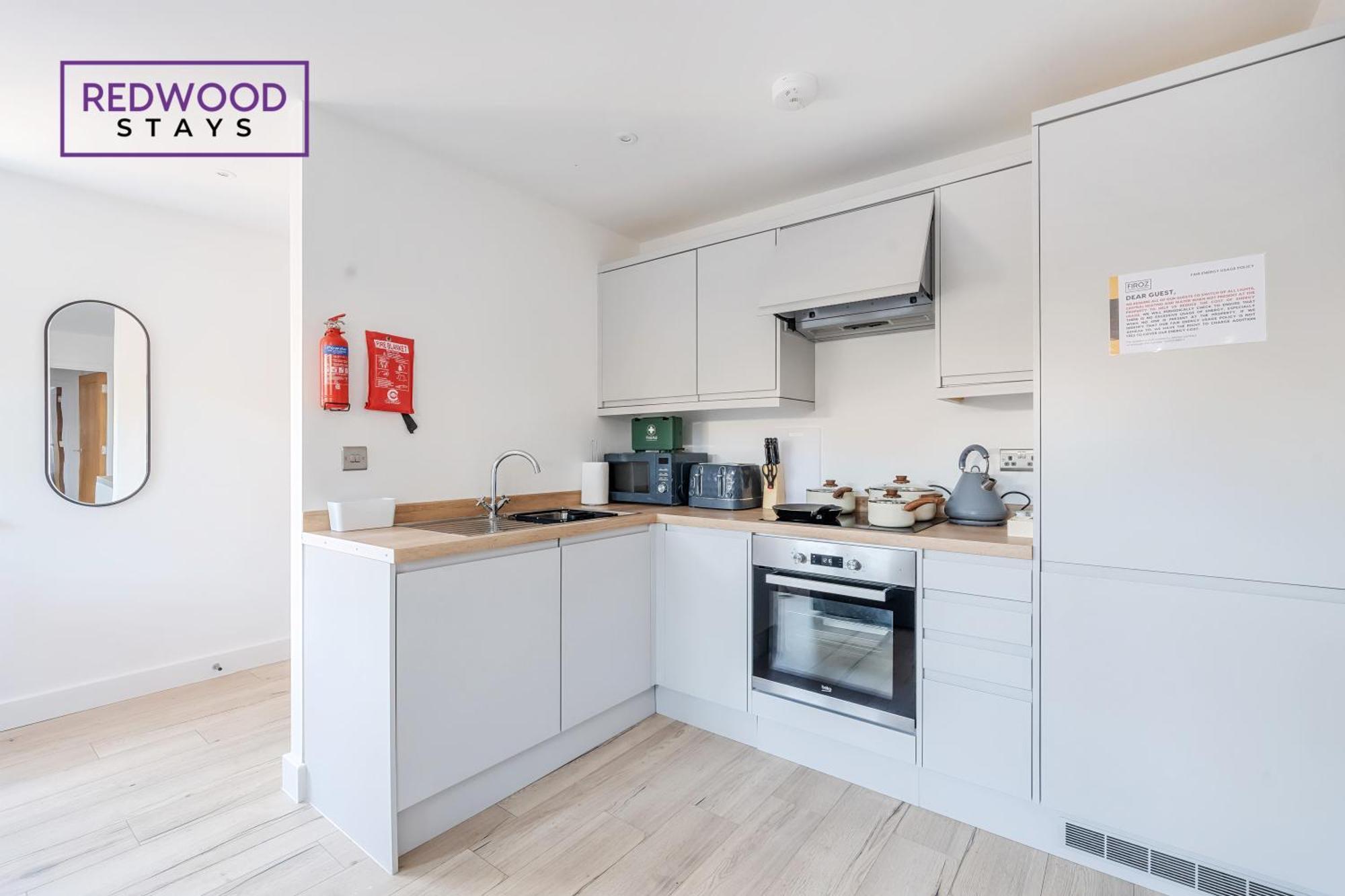 Modern Serviced Apartments For Contractors & Families With Free Parking, Wifi & Netflix By Redwood Stays Basingstoke Ngoại thất bức ảnh