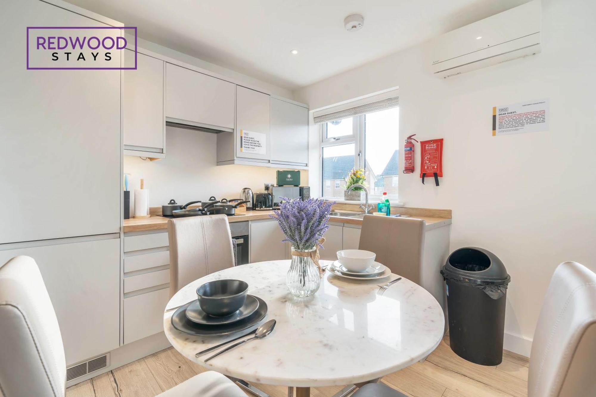 Modern Serviced Apartments For Contractors & Families With Free Parking, Wifi & Netflix By Redwood Stays Basingstoke Ngoại thất bức ảnh