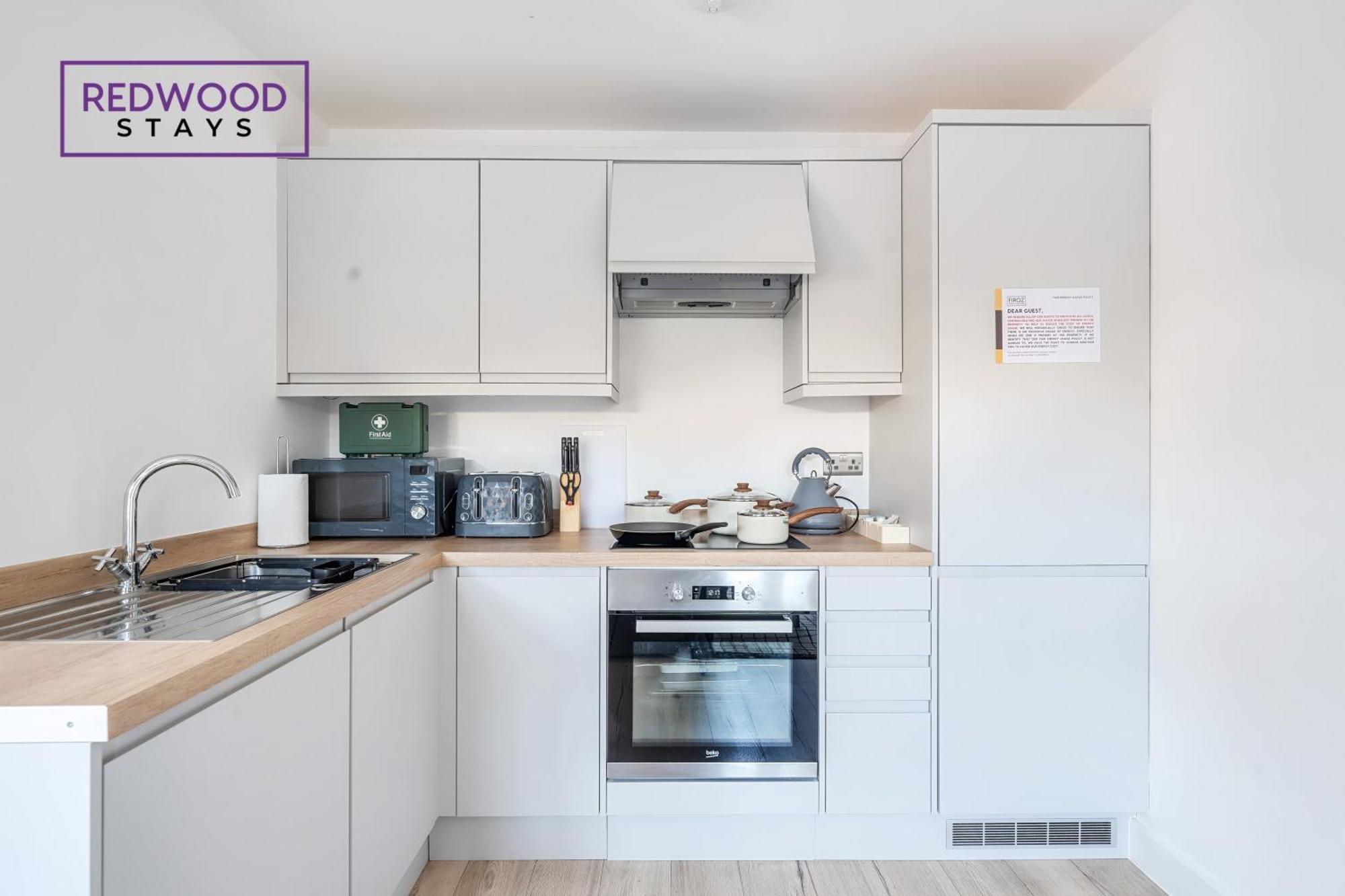 Modern Serviced Apartments For Contractors & Families With Free Parking, Wifi & Netflix By Redwood Stays Basingstoke Ngoại thất bức ảnh