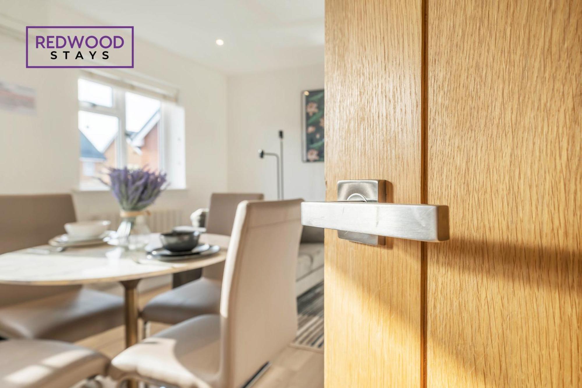 Modern Serviced Apartments For Contractors & Families With Free Parking, Wifi & Netflix By Redwood Stays Basingstoke Ngoại thất bức ảnh