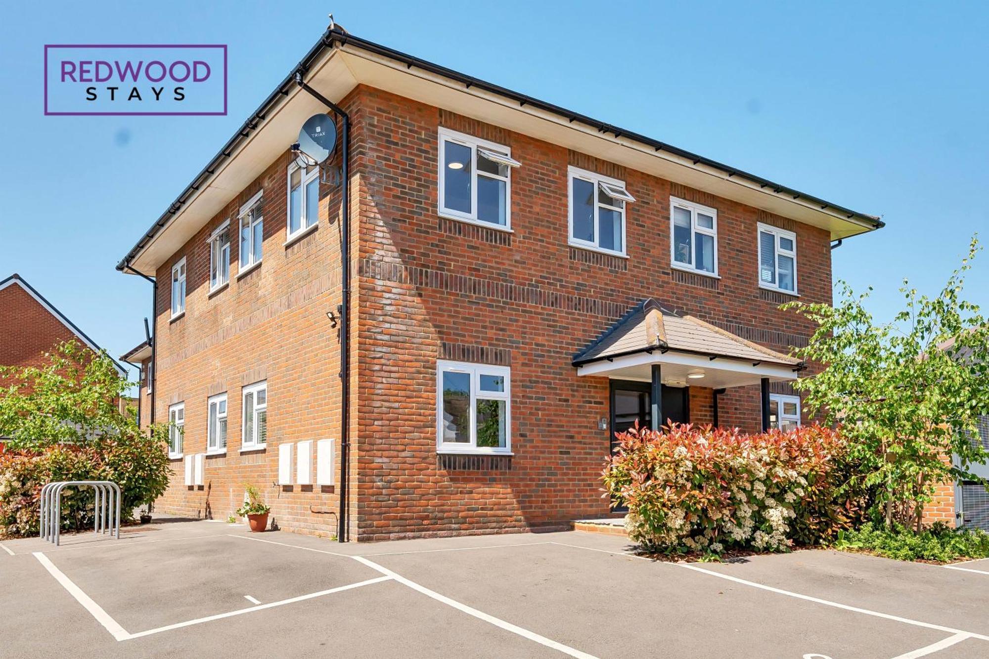 Modern Serviced Apartments For Contractors & Families With Free Parking, Wifi & Netflix By Redwood Stays Basingstoke Ngoại thất bức ảnh