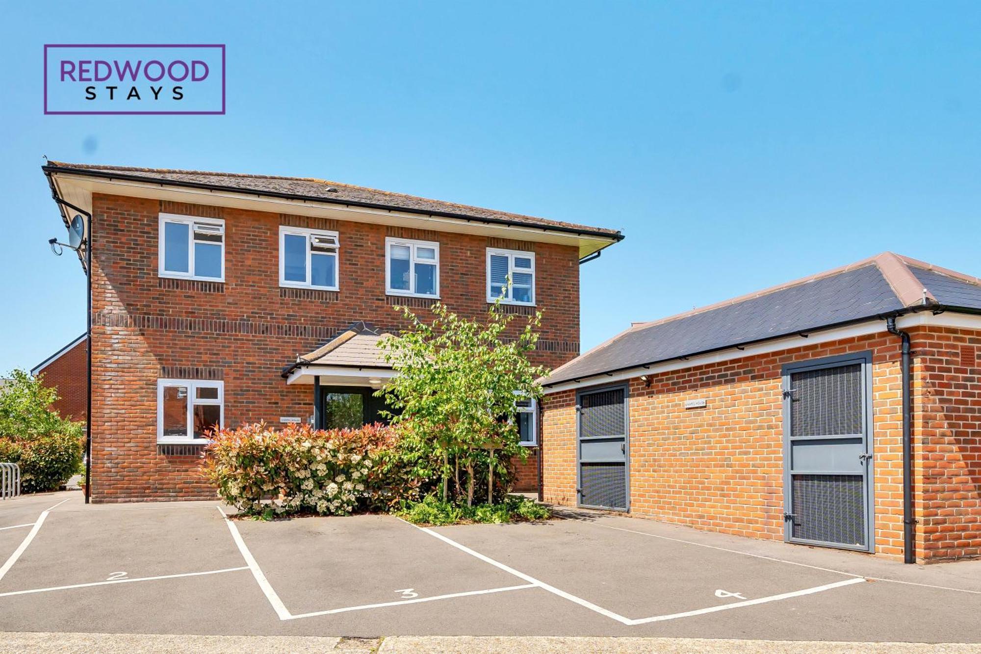 Modern Serviced Apartments For Contractors & Families With Free Parking, Wifi & Netflix By Redwood Stays Basingstoke Ngoại thất bức ảnh