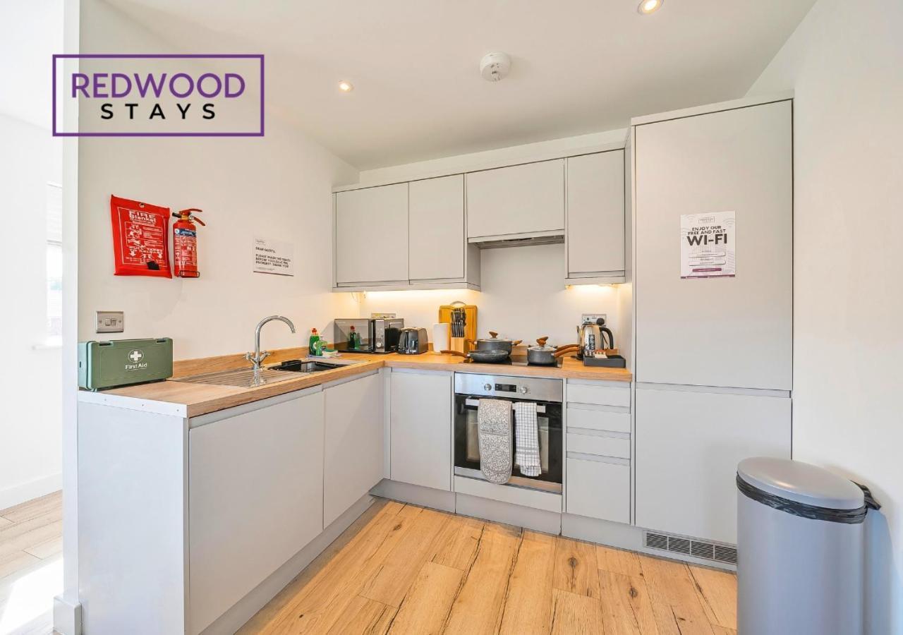 Modern Serviced Apartments For Contractors & Families With Free Parking, Wifi & Netflix By Redwood Stays Basingstoke Ngoại thất bức ảnh